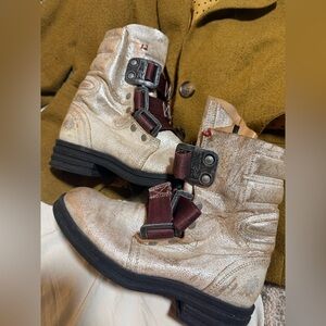 FLY LONDON Metallic Leather Buckle Boots - Distressed Gold Silver & Maroon